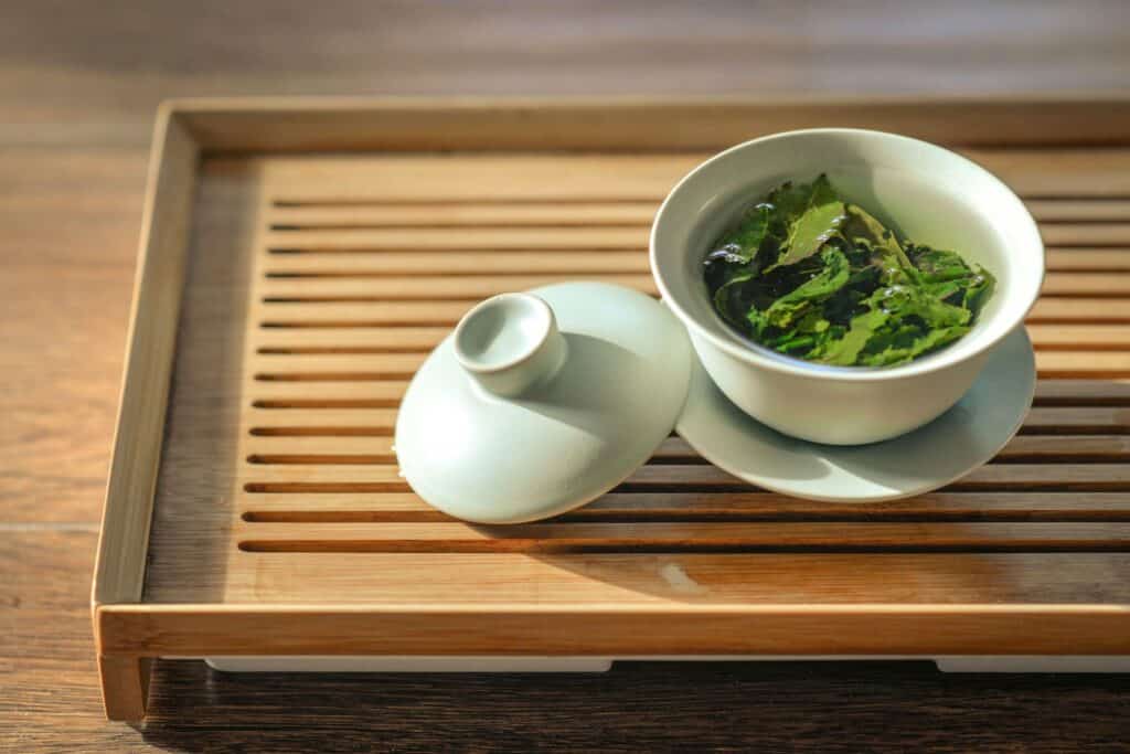 Uống trà xanh giúp giảm mỡ bụng