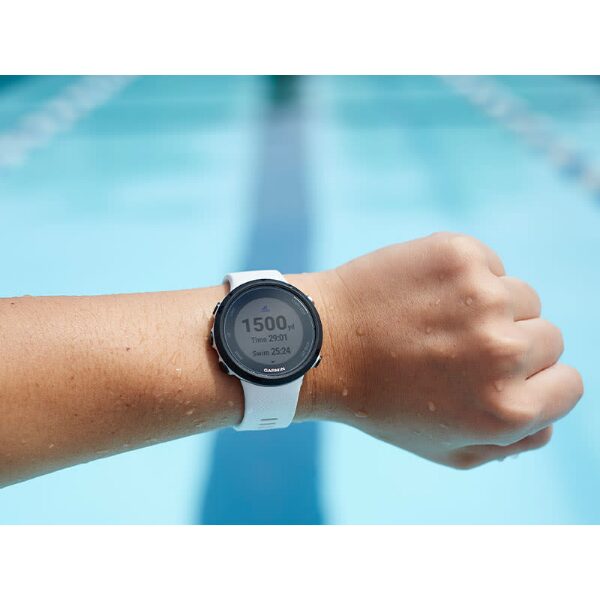 Chiếc đồng hồ thông minh chống nước Garmin Swim 2