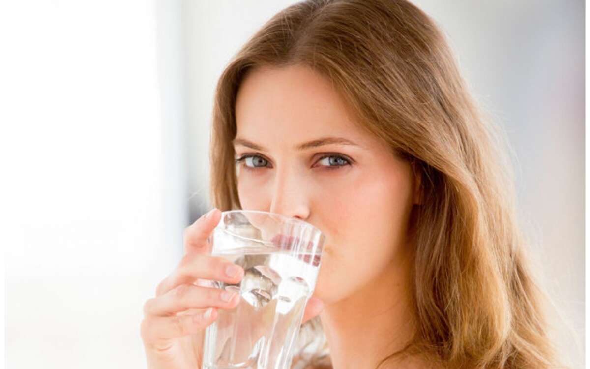 Uống đủ nước để sữa không bị giảm