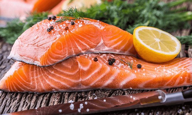 Cá giàu omega-3 là thực phẩm tốt cho xương khớp