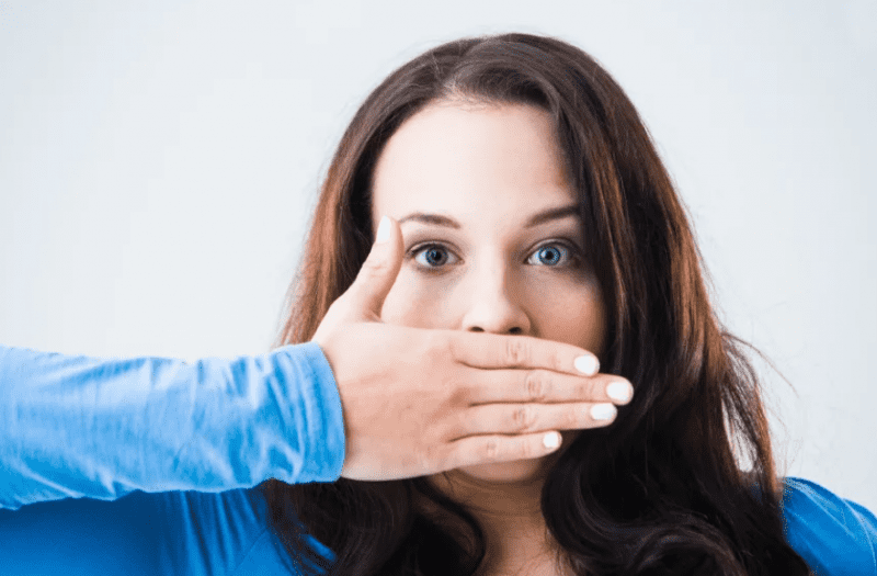 Chăm sóc răng miêng đúng cách giúp giảm hôi miệng